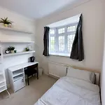 Cozy Bed & Breakfast In The City - London
