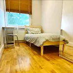 Cozy Bed & Breakfast In The City - London